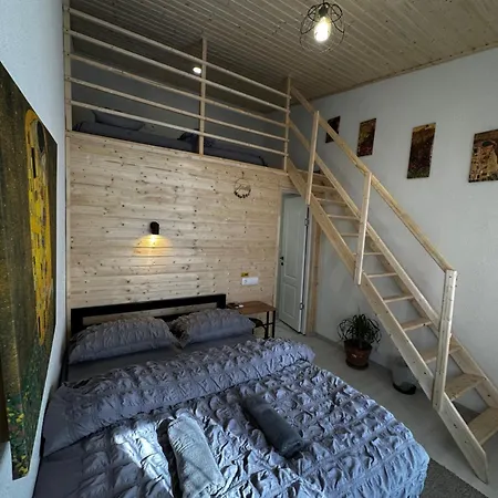 Ana 2 Untold Πανσιόν *