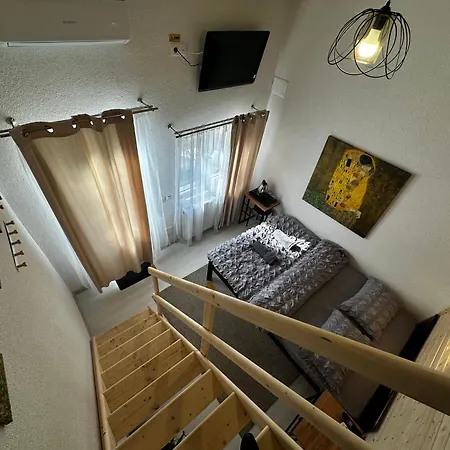 Ana 2 Untold Πανσιόν *